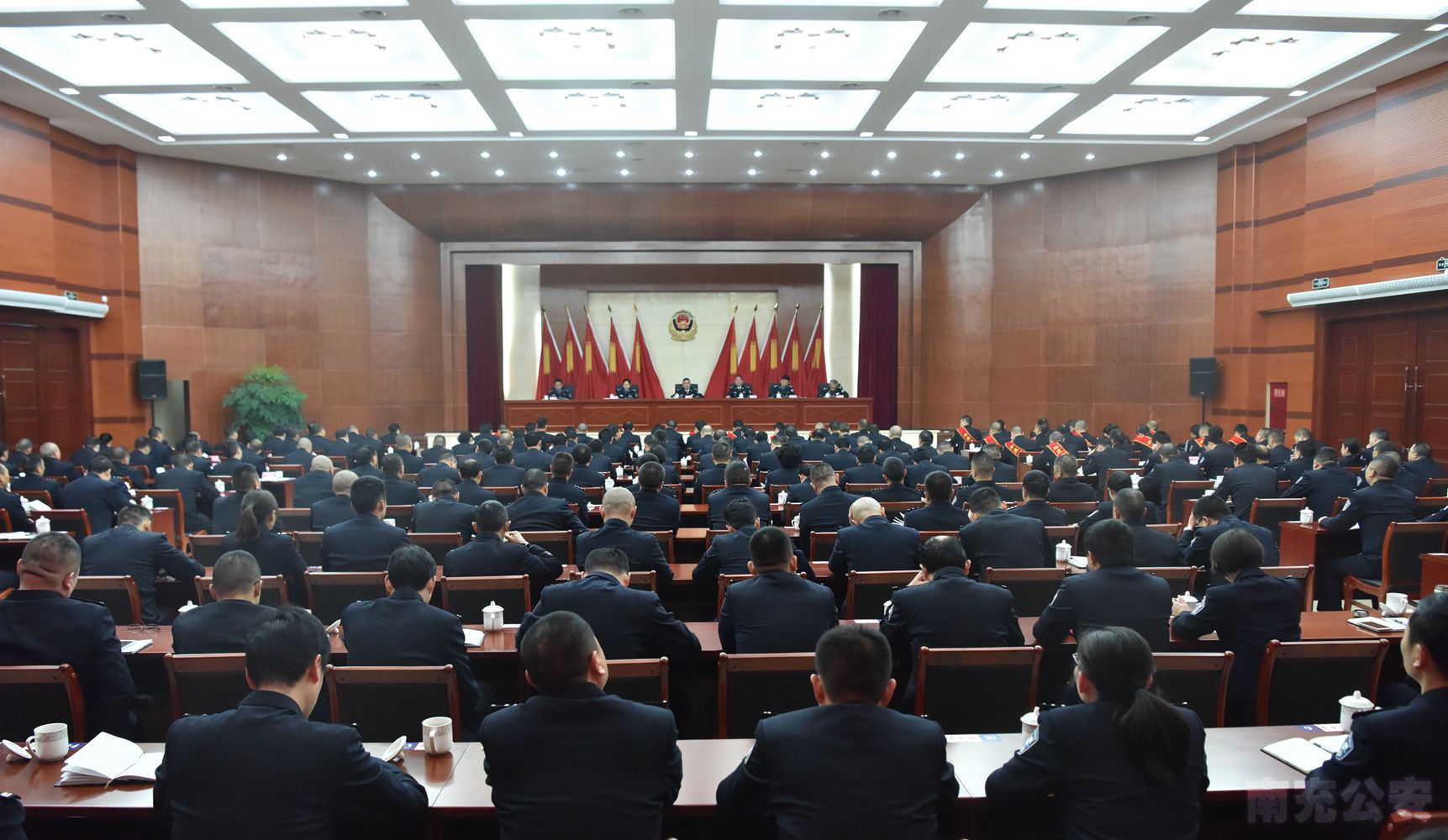 市局召开全市公安工作会议